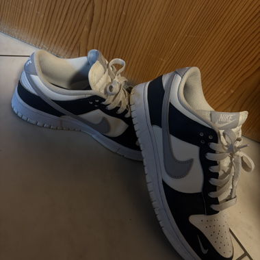 Nike Sneaker weiss/dunkelblau