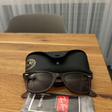 Ray-Ban Wayfarer sunglasses 