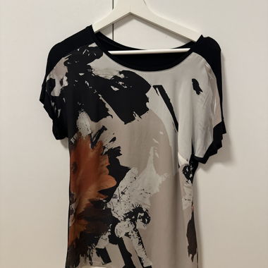 T-shirt donna con stampa astratta