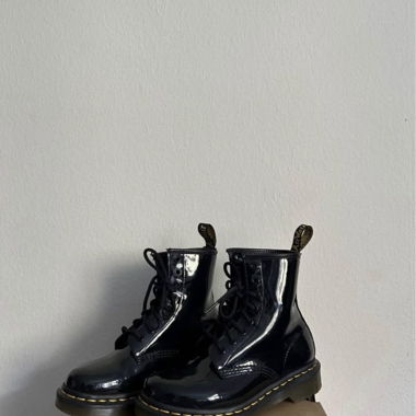 DR. MARTENS, bottes en cuir verni 1460W
