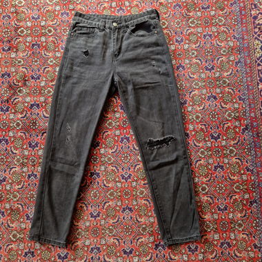 Jeans neri effetto destroyed