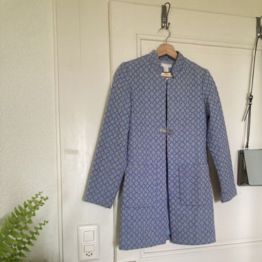 Elegant lightweight blazer with pockets