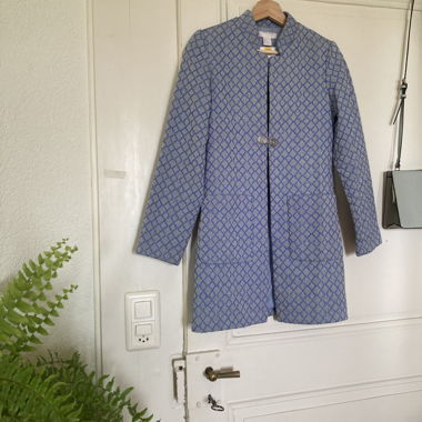 Elegant lightweight blazer with pockets