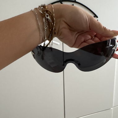 Schwarze Sonnenbrillen