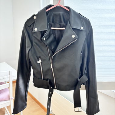 Schwarze Kunstlederjacke