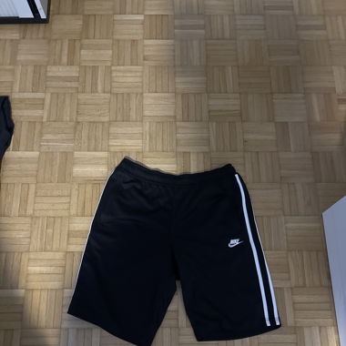 NIKE SHORTS