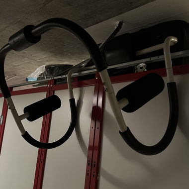 Abdominal exercise equipment
