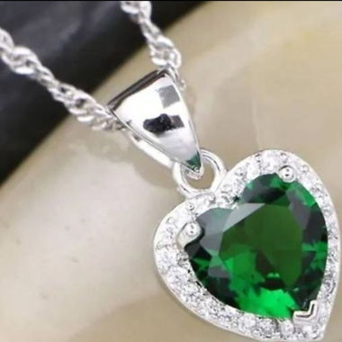 Set elegante di collana e orecchini
