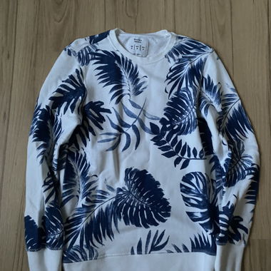 Felpa Bershka con motivo a foglie, taglia M