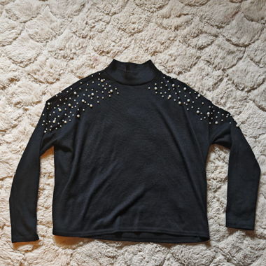 pull noir avec des perles HM