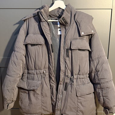 Giacca trapuntata grigia Bershka con cappuccio M