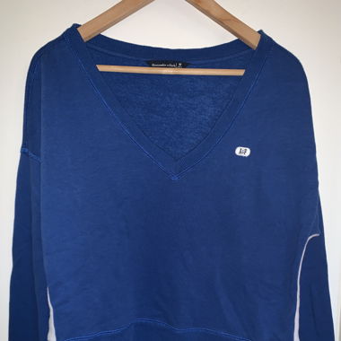 Pull bleu électrique
