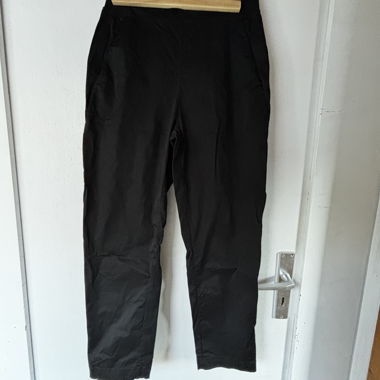 Schwarze Hose, Relaxed Fit