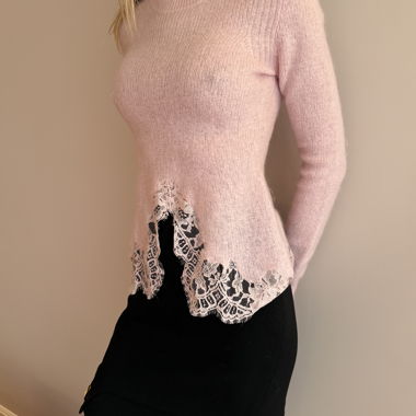 Givenchy Rose Embroidered Sweater Size - M