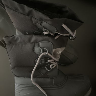 Snow boots