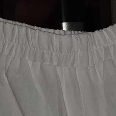 Pantaloni bianchi da donna con stampa floreale