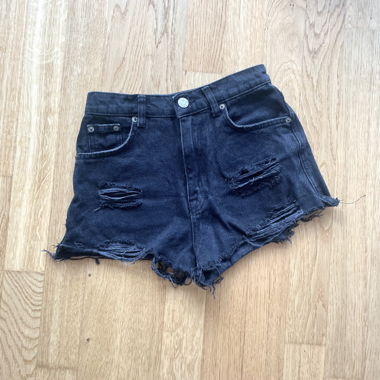 Jeans-Hotpants mit Rissen