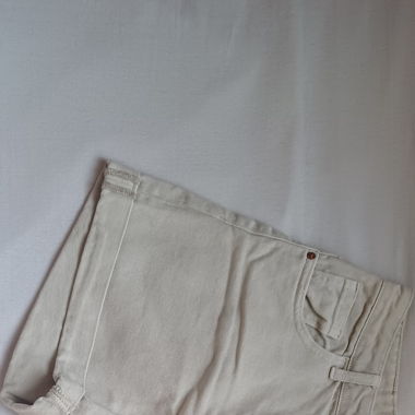Short couleur crème 