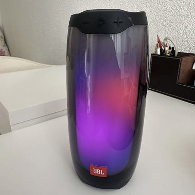 Altoparlante Bluetooth JBL con luce LED