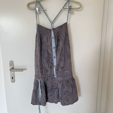Robe d'été à fines bretelles croisées