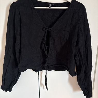 Black knotted blouse