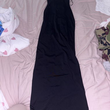 Schwarzez langes Abendkleid Bershka