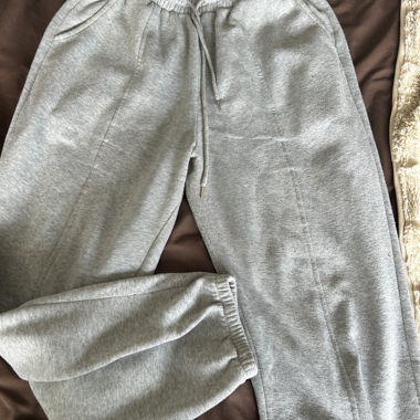 Graue Jogginghose