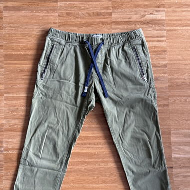 Grüne Chino Hose von Tommy Jeans 