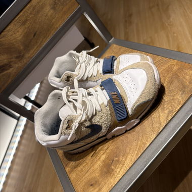 Baskets Nike blanches et beiges