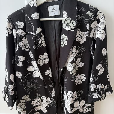 Black/White Floral Blazer Size S