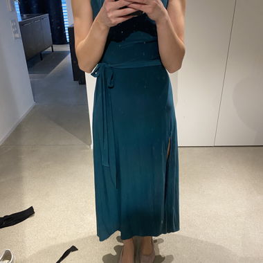 Kleid mit Beinschlitz