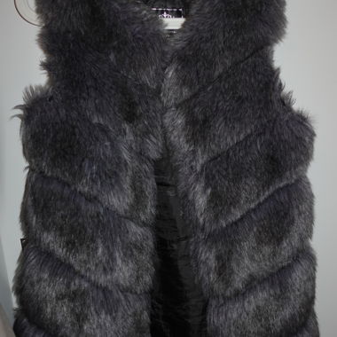 Gilet en fausse fourrure gris