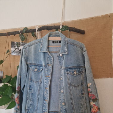 Jeansjacke Blumenstickerei Gr. M