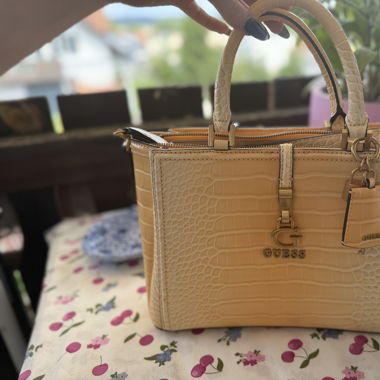 Guess Tasche Gelb