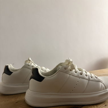 Sneakers white