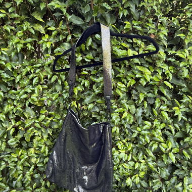 Sac à main noir brillant 