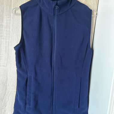 Blaues ärmelloses Fleece-Gilet
