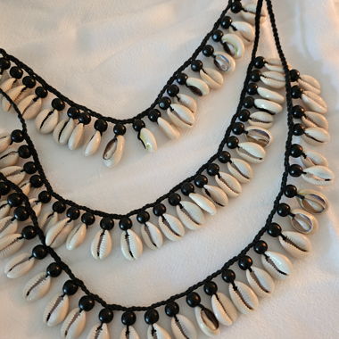 Collier coquillage noir et blanc