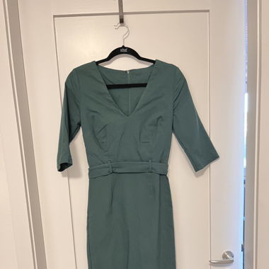 green retro dress