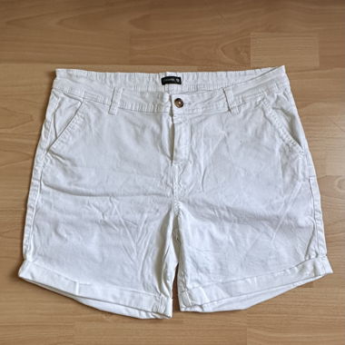 Weiße Chino-Shorts Chicorée