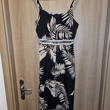 Robe noire a motif tropical