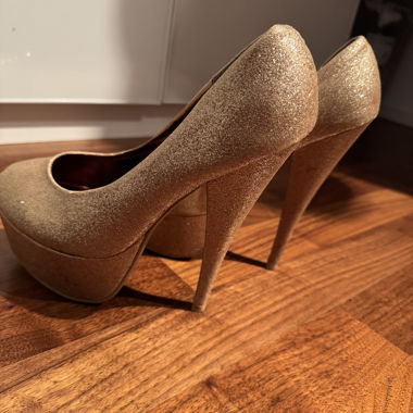 Tacchi alti con glitter