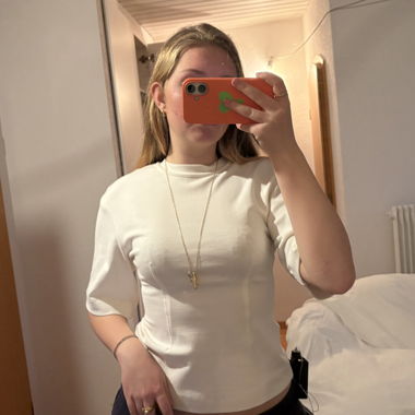 tailored white shirt with details on the back