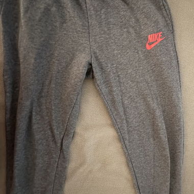 Pantaloni della tuta Nike grigi bambino taglia 146-156 cm