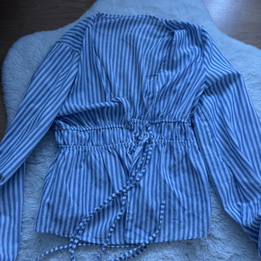 Blusa da donna a righe con nastro annodabile