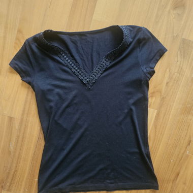 Schwarzes Shirt