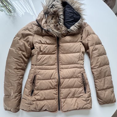 Fur-trim hooded puffer jacket
