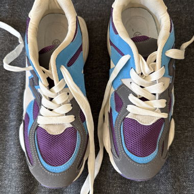 Laufschuhe mehrfarbig