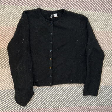  schwarze Strickjacke 