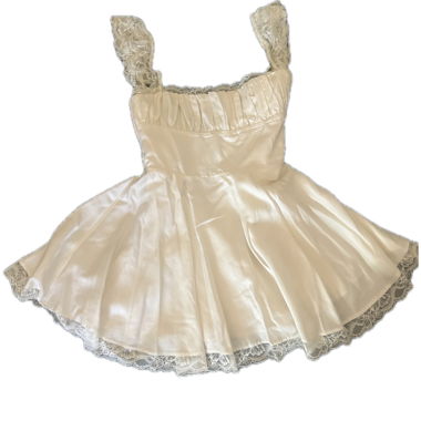 Robe satin dentelle ivoire House of CB